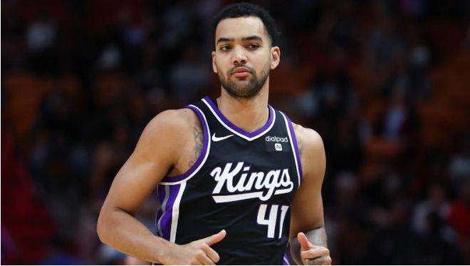 ue, 之一, 万美元