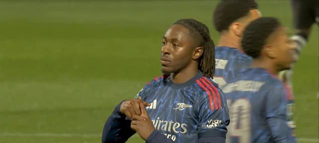 攻击线埃泽, 开二度, 支英超球队 攻击线埃泽, 开二度, 支英超球队